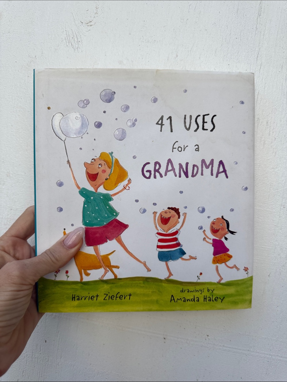 41 uses for a grandma by Harriet Ziefert :A friend. A pillow. A secret keeper.
